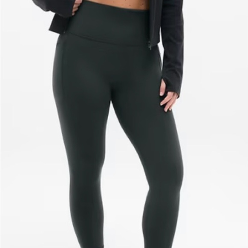 Athleta Salutation 7/8 stash tights size medium